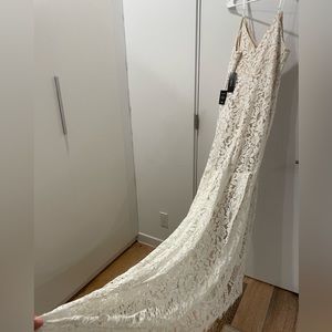 Flynn White Lace Maxi Dress - XL new with tags Lulu’s